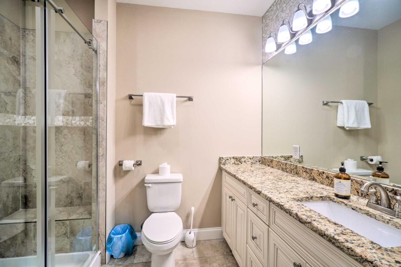 Chic Townsend Condo With Saltwater Pool! Экстерьер фото